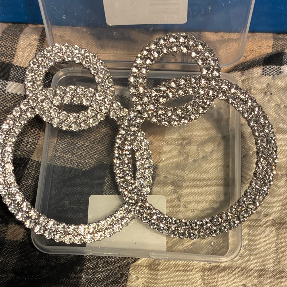 Rhinestone Interlocking Circle Brooches - Silver Sparkle